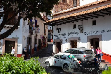Taxco, Meksika - 18 Kasım 2024: Meksika 'nın Guerrero eyaletinde yer alan güzel bir koloni şehri olan Taxco de Alarcon' un görüntüsü.