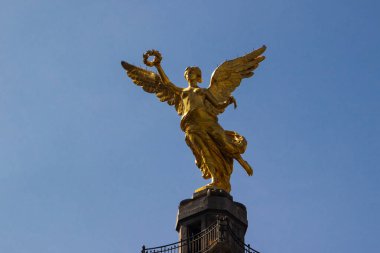 Mexico City, Meksika - 15 Kasım 2024 Bağımsızlık Anıtı, aynı zamanda Bağımsızlık Meleği olarak da bilinir Mexico City şehir merkezindeki ünlü Paseo de la Reforma 'da bulunan bir zafer sütunu..