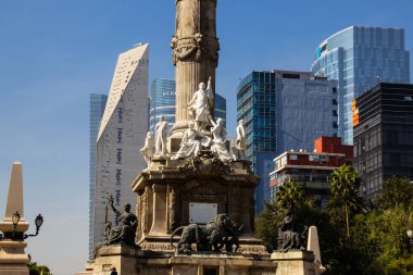 Mexico City, Meksika - 15 Kasım 2024 Bağımsızlık Anıtı, aynı zamanda Bağımsızlık Meleği olarak da bilinir Mexico City şehir merkezindeki ünlü Paseo de la Reforma 'da bulunan bir zafer sütunu..