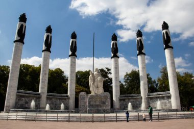 Mexico City, Mexico - 14 Kasım 2024: Meksika 'daki Chapultepec parkında bulunan Anavatana sunak.