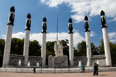Mexico City, Mexico - 14 Kasım 2024: Meksika 'daki Chapultepec parkında bulunan Anavatana sunak.