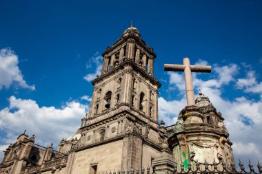 1573 ve 1813 yılları arasında inşa edilen Mexico City Metropolitan Katedrali 'nin ön cephesi. Cennete Kutsal Bakire Meryem 'in Varsayımının Metropolitan Katedrali.