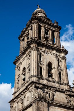 1573 ve 1813 yılları arasında inşa edilen Mexico City Metropolitan Katedrali 'nin ön cephesi. Cennete Kutsal Bakire Meryem 'in Varsayımının Metropolitan Katedrali.
