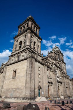 1573 ve 1813 yılları arasında inşa edilen Mexico City Metropolitan Katedrali 'nin ön cephesi. Cennete Kutsal Bakire Meryem 'in Varsayımının Metropolitan Katedrali.