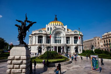 Mexico City, Mexico - 24 Ekim 2024: Mexico City Güzel Sanatlar Sarayı.
