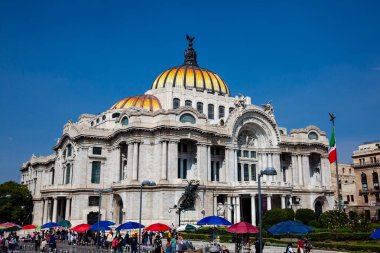 Mexico City, Mexico - 24 Ekim 2024: Mexico City Güzel Sanatlar Sarayı.