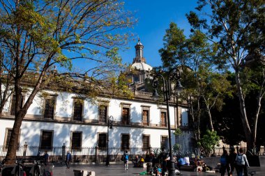 Mexico City, Mexico - 23 Ekim 2024 Mexico City 'nin tarihi şehir merkezinin güzel antika binaları.