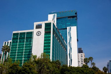 Mexico City, Mexico - 23 Ekim 2024: Mexico City şehir merkezindeki modern binaların manzarası.