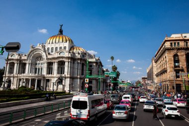 Mexico City, Mexico - 23 Ekim 2024 Mexico City 'nin tarihi şehir merkezinin güzel antika binaları.