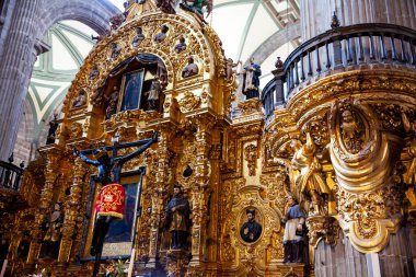 Mexico City, Mexico - 23 Ekim 2024: 1573 ve 1813 yılları arasında inşa edilen Mexico City 'nin tarihi Metropolitan Katedrali. Cennete Kutsal Bakire Meryem 'in Varsayımının Metropolitan Katedrali.