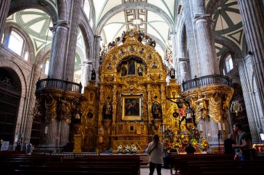Mexico City, Mexico - 23 Ekim 2024: 1573 ve 1813 yılları arasında inşa edilen Mexico City 'nin tarihi Metropolitan Katedrali. Cennete Kutsal Bakire Meryem 'in Varsayımının Metropolitan Katedrali.