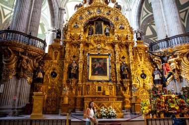 Mexico City, Mexico - 23 Ekim 2024: 1573 ve 1813 yılları arasında inşa edilen Mexico City 'nin tarihi Metropolitan Katedrali. Cennete Kutsal Bakire Meryem 'in Varsayımının Metropolitan Katedrali.