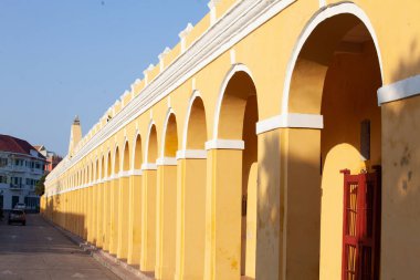 Kolombiya 'nın Cartagena de Indias şehrindeki Las Bovedas Koloni Binası.