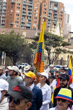Bogota, Kolombiya - 15 Haziran 2025. Bogota 'daki Sessizlik Yürüyüşü, suikast girişiminde bulunan başkan adayı Miguel Uribe Turbay' ın iyileşmesi için dua ediyor..