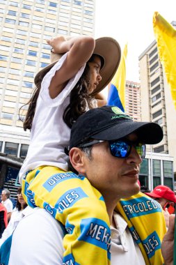 Bogota, Kolombiya - 15 Haziran 2025. Bogota 'daki Sessizlik Yürüyüşü, suikast girişiminde bulunan başkan adayı Miguel Uribe Turbay' ın iyileşmesi için dua ediyor..