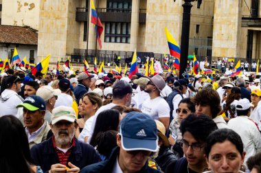 Bogota, Kolombiya - 15 Haziran 2025. Bogota 'daki Sessizlik Yürüyüşü, suikast girişiminde bulunan başkan adayı Miguel Uribe Turbay' ın iyileşmesi için dua ediyor..