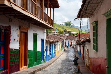 Antioquia, Kolombiya 'daki sömürge şehri Concepcion' un güzel sokakları.