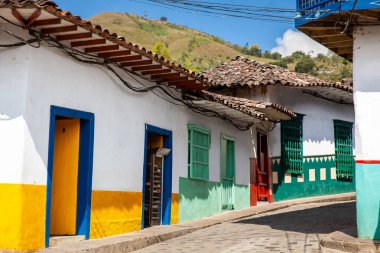 Antioquia, Kolombiya 'daki sömürge şehri Concepcion' un güzel sokakları.