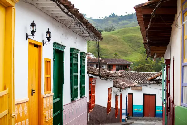 Antioquia, Kolombiya 'daki sömürge şehri Concepcion' un güzel sokakları.