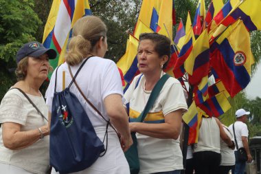 Cali, Kolombiya - 7 Ağustos 2025. Alvaro Uribe Velez 'e ve Cali' deki Kolombiya demokrasisine büyük destek yürüyüşü.