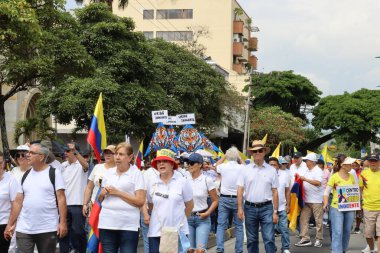 Cali, Kolombiya - 7 Ağustos 2025. Alvaro Uribe Velez 'e ve Cali' deki Kolombiya demokrasisine büyük destek yürüyüşü.