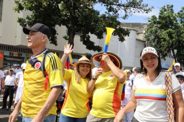 Cali, Kolombiya - 7 Ağustos 2025. Alvaro Uribe Velez 'e ve Cali' deki Kolombiya demokrasisine büyük destek yürüyüşü.