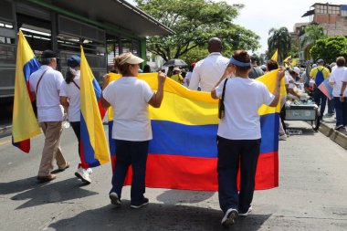 Cali, Kolombiya - 7 Ağustos 2025. Alvaro Uribe Velez 'e ve Cali' deki Kolombiya demokrasisine büyük destek yürüyüşü.