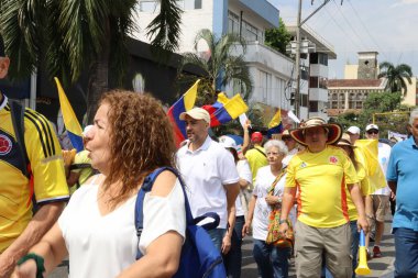 Cali, Kolombiya - 7 Ağustos 2025. Alvaro Uribe Velez 'e ve Cali' deki Kolombiya demokrasisine büyük destek yürüyüşü.