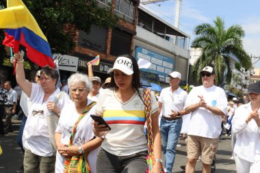 Cali, Kolombiya - 7 Ağustos 2025. Alvaro Uribe Velez 'e ve Cali' deki Kolombiya demokrasisine büyük destek yürüyüşü.