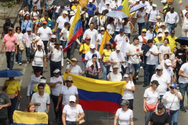 Cali, Kolombiya - 7 Ağustos 2025. Alvaro Uribe Velez 'e ve Cali' deki Kolombiya demokrasisine büyük destek yürüyüşü.