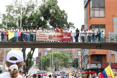 Cali, Kolombiya - 7 Ağustos 2025. Alvaro Uribe Velez 'e ve Cali' deki Kolombiya demokrasisine büyük destek yürüyüşü.