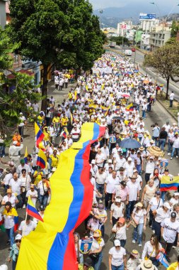 Cali, Kolombiya - 7 Ağustos 2025. Alvaro Uribe Velez 'e ve Cali' deki Kolombiya demokrasisine büyük destek yürüyüşü.