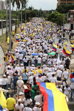 Cali, Kolombiya - 7 Ağustos 2025. Alvaro Uribe Velez 'e ve Cali' deki Kolombiya demokrasisine büyük destek yürüyüşü.