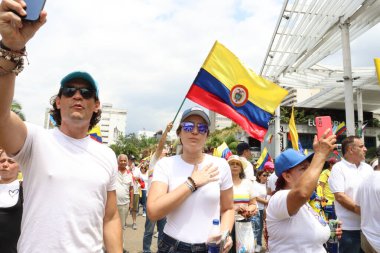 Cali, Kolombiya - 7 Ağustos 2025. Alvaro Uribe Velez 'e ve Cali' deki Kolombiya demokrasisine büyük destek yürüyüşü.