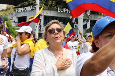 Cali, Kolombiya - 7 Ağustos 2025. Alvaro Uribe Velez 'e ve Cali' deki Kolombiya demokrasisine büyük destek yürüyüşü.