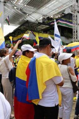 Cali, Kolombiya - 7 Ağustos 2025. Alvaro Uribe Velez 'e ve Cali' deki Kolombiya demokrasisine büyük destek yürüyüşü.