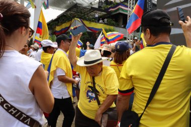 Cali, Kolombiya - 7 Ağustos 2025. Alvaro Uribe Velez 'e ve Cali' deki Kolombiya demokrasisine büyük destek yürüyüşü.