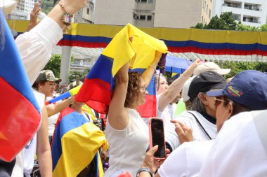 Cali, Kolombiya - 7 Ağustos 2025. Alvaro Uribe Velez 'e ve Cali' deki Kolombiya demokrasisine büyük destek yürüyüşü.