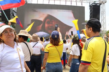 Cali, Kolombiya - 7 Ağustos 2025. Alvaro Uribe Velez 'e ve Cali' deki Kolombiya demokrasisine büyük destek yürüyüşü.