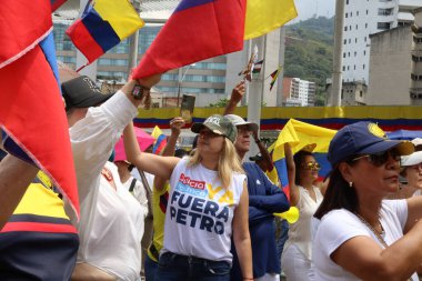 Cali, Kolombiya - 7 Ağustos 2025. Alvaro Uribe Velez 'e ve Cali' deki Kolombiya demokrasisine büyük destek yürüyüşü.