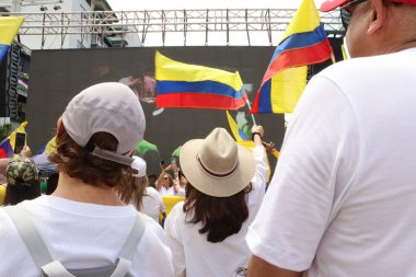 Cali, Kolombiya - 7 Ağustos 2025. Alvaro Uribe Velez 'e ve Cali' deki Kolombiya demokrasisine büyük destek yürüyüşü.