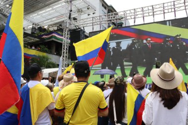 Cali, Kolombiya - 7 Ağustos 2025. Alvaro Uribe Velez 'e ve Cali' deki Kolombiya demokrasisine büyük destek yürüyüşü.