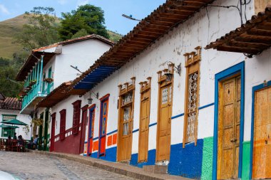 Concepcion, Kolombiya - 20 Ocak 2024. Antioquia, Kolombiya 'daki sömürge şehri Concepcion' un güzel sokakları.