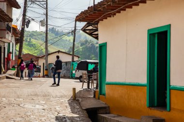 Concepcion, Kolombiya - 20 Ocak 2024. Kolombiya, Antioquia 'daki sömürge şehri Concepcion' un güzel sokaklarının manzarası..