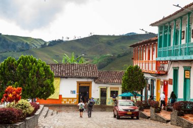 Concepcion, Kolombiya - 20 Ocak 2024. Kolombiya, Antioquia 'daki sömürge şehri Concepcion' un güzel sokaklarının manzarası..
