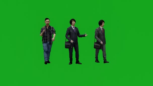 Tre Olika Manliga Studenter Grön Skärm Promenader Och Talar Från — Stockvideo