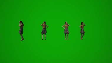 Genç beyaz kadın yeşil ekran 3D yürüyüş grubu başkalarıyla konuşuyor ve içiyor.