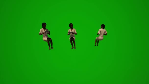 Черный Африканской Горничной Женщина Сидит Зеленый Экран Работает Отдыхает Несколько — стоковое видео