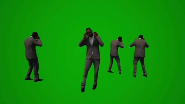 Siyah Adamı Yeşil Ekranda Yürüyen Cep Telefonu Konuşan Konuşan Konuşan — Stok video