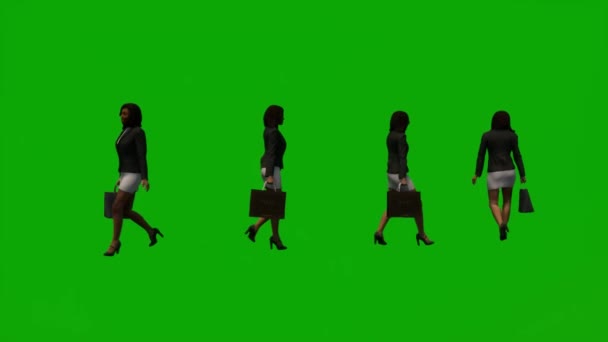 アフリカの女性の緑の画面の話やサービスを説明するいくつかの異なる移動角度 — ストック動画